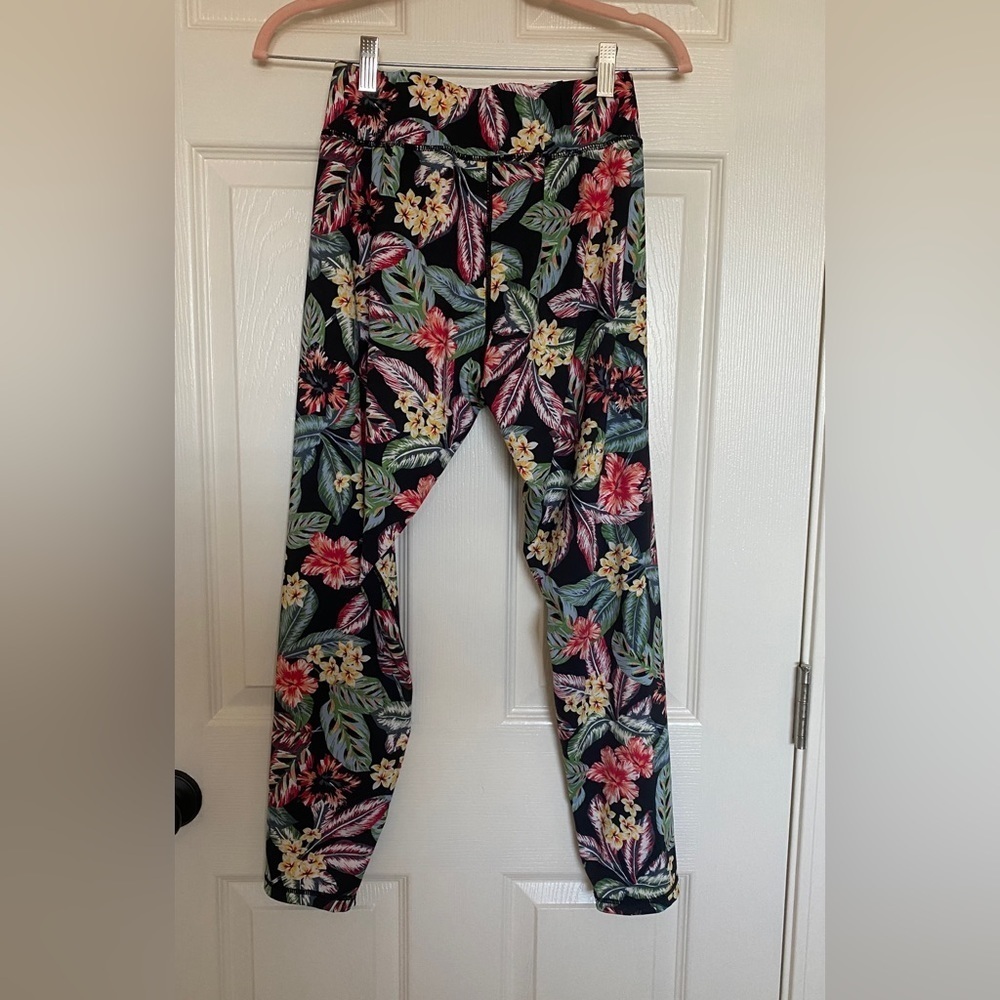 Mink PinkTropical Print Leggings - Picture 7 of 9